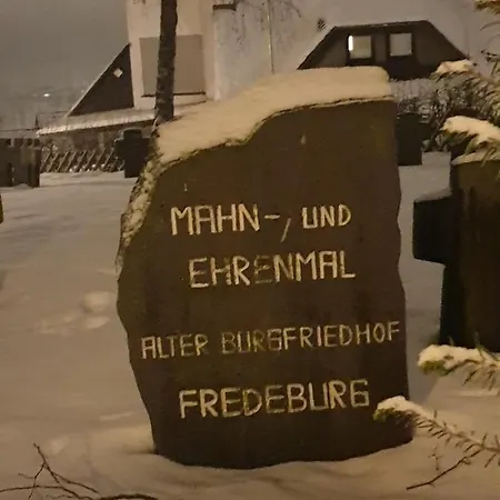 Zur Fredeburg מלון 2*