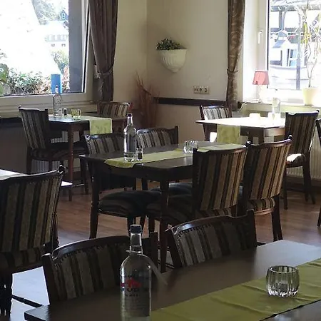 Zur Fredeburg 2*