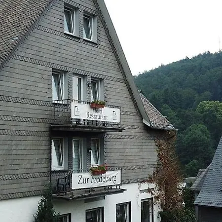 Zur Fredeburg 2*