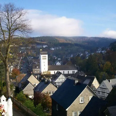 Zur Fredeburg 2*