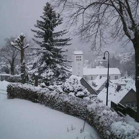 Zur Fredeburg 2*